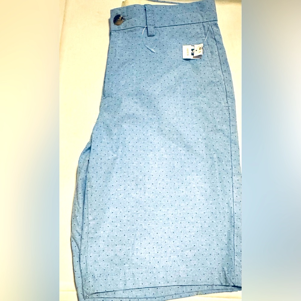 Men’s Old Navy shorts 
Light blue with tiny polka dots
Size 28